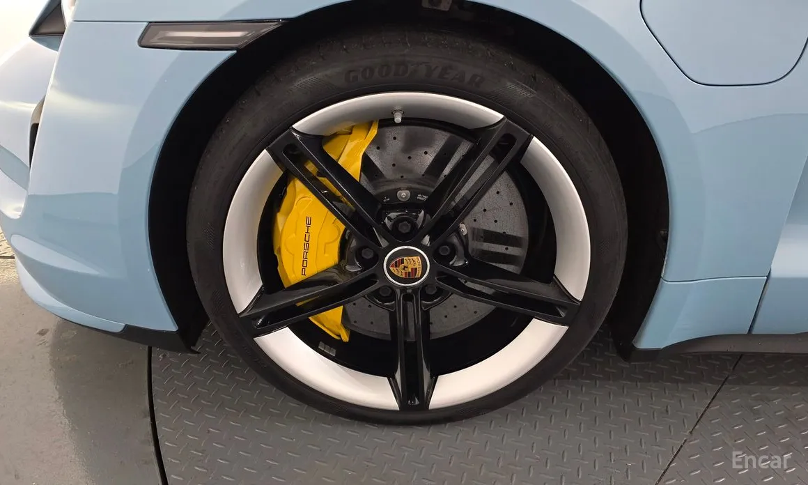 Фото 5 - Porsche Taycan