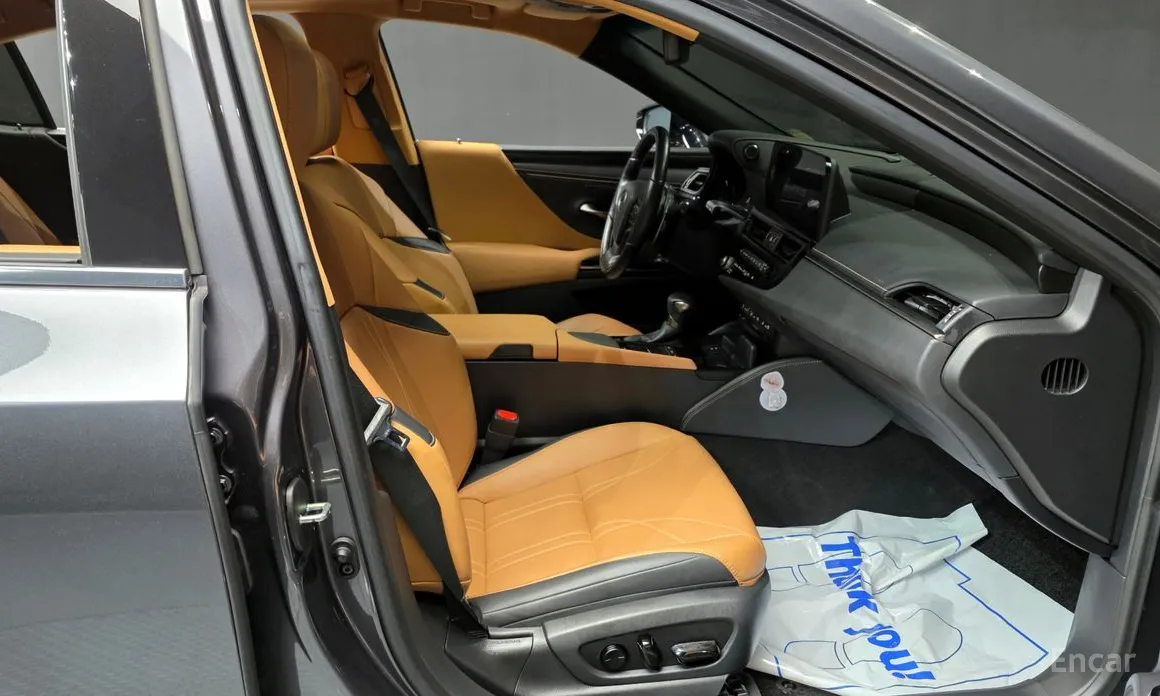 Фото 11 - Lexus ES