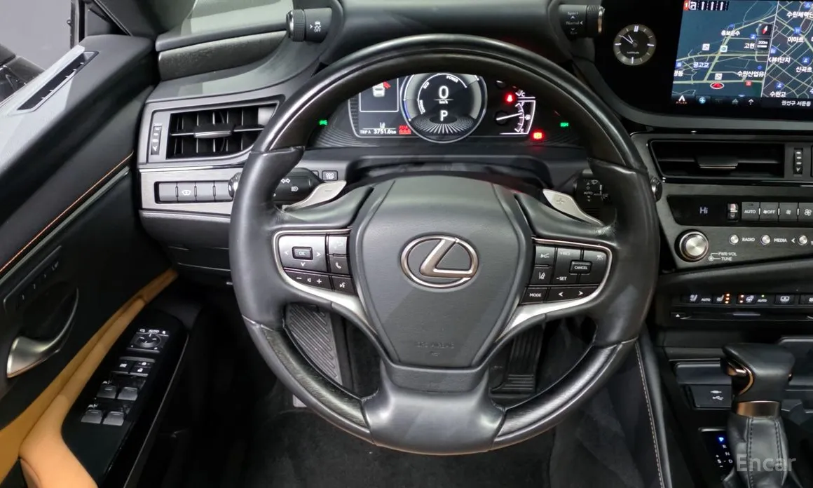 Фото 13 - Lexus ES