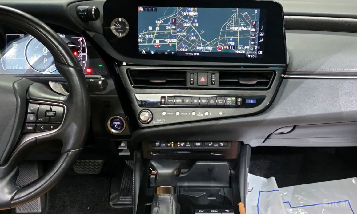 Фото 14 - Lexus ES