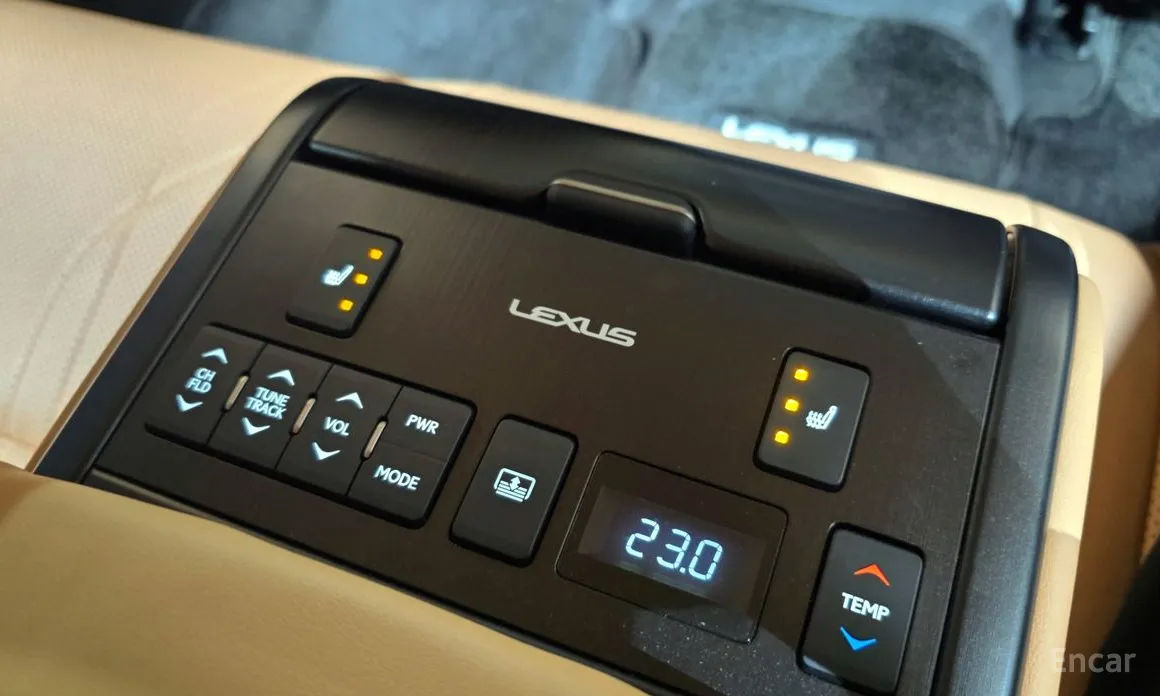 Фото 19 - Lexus ES