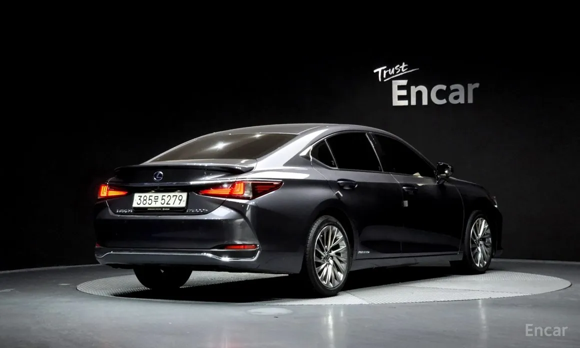 Фото 2 - Lexus ES