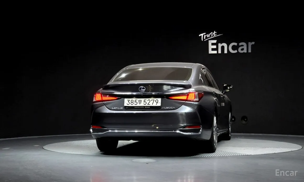 Фото 4 - Lexus ES