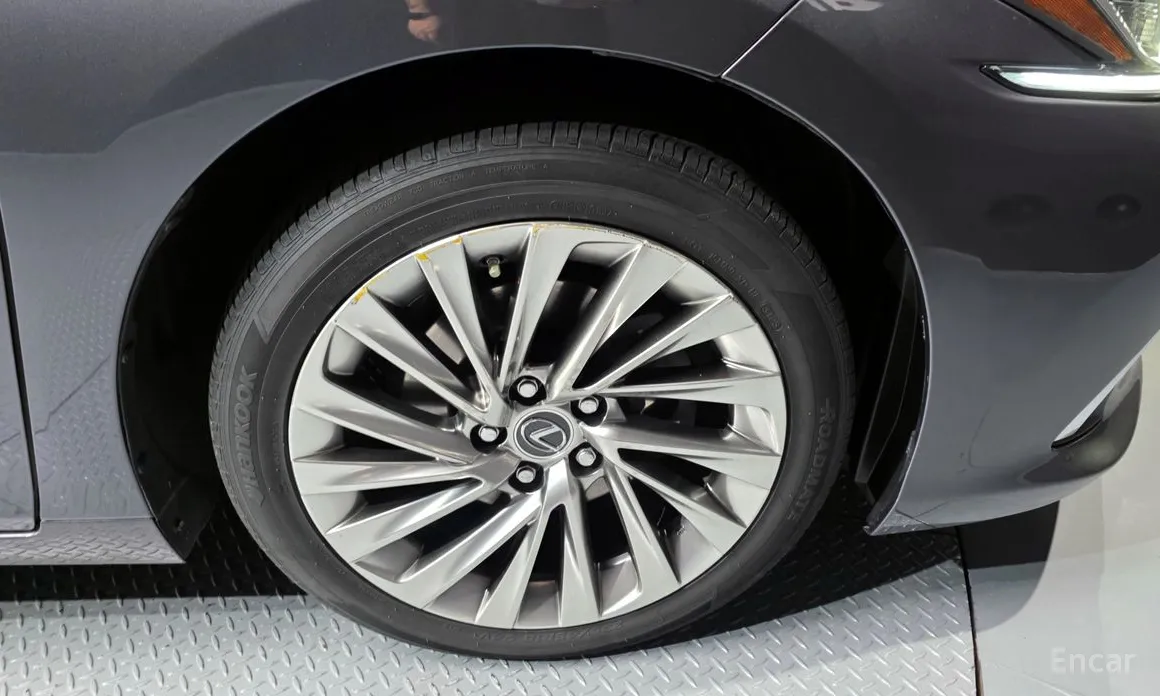 Фото 5 - Lexus ES