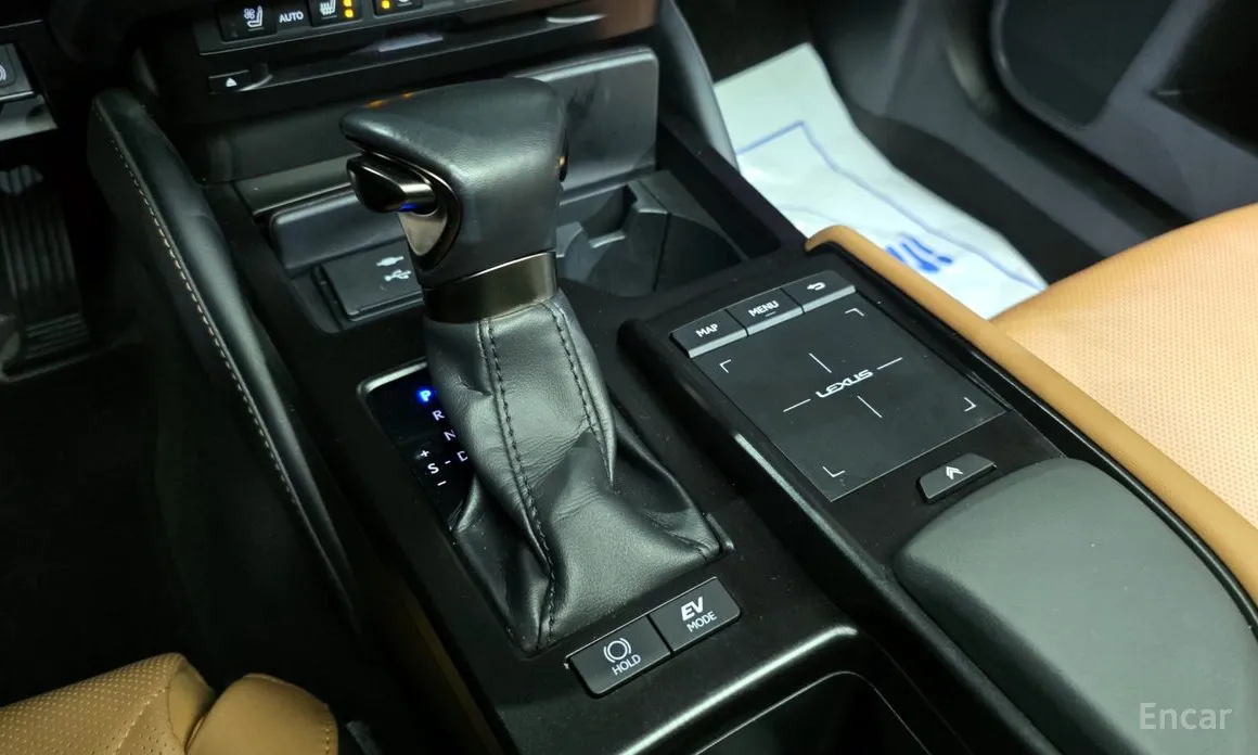 Фото 9 - Lexus ES