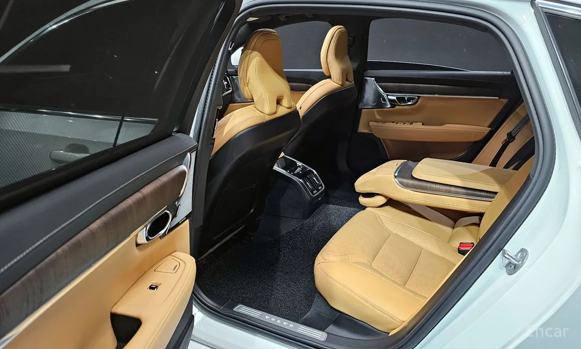 Фото 12 - Volvo S90