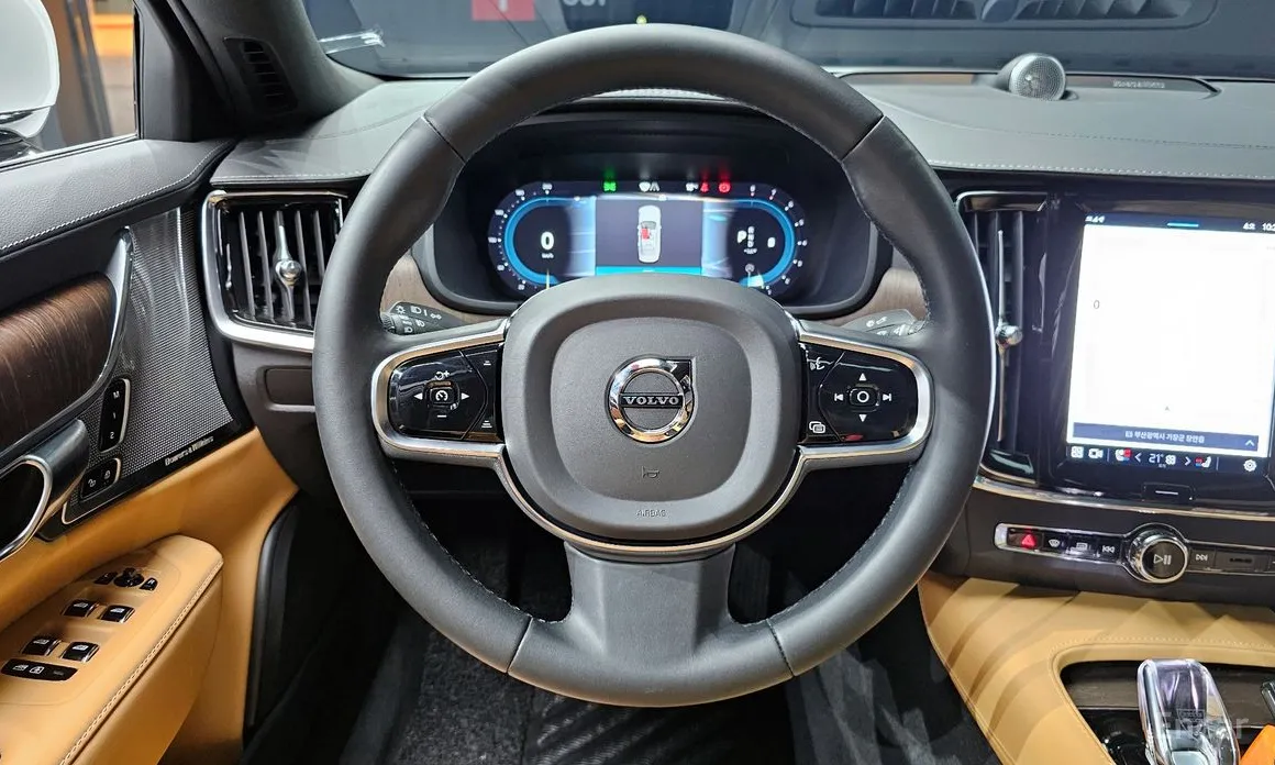 Фото 13 - Volvo S90