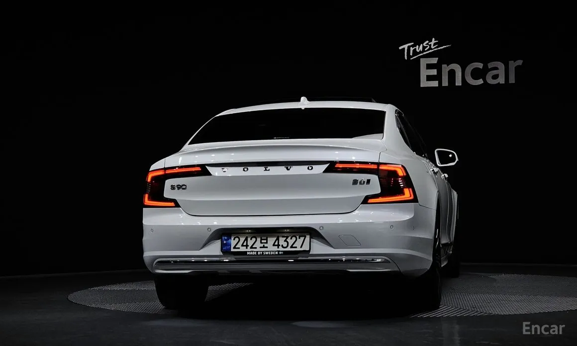 Фото 4 - Volvo S90