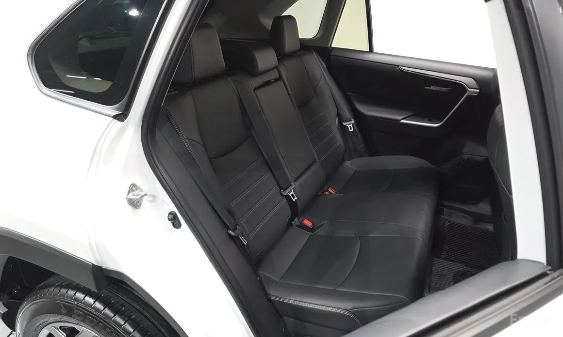 Фото 11 - Toyota RAV4