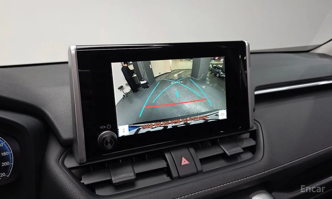 Фото 16 - Toyota RAV4