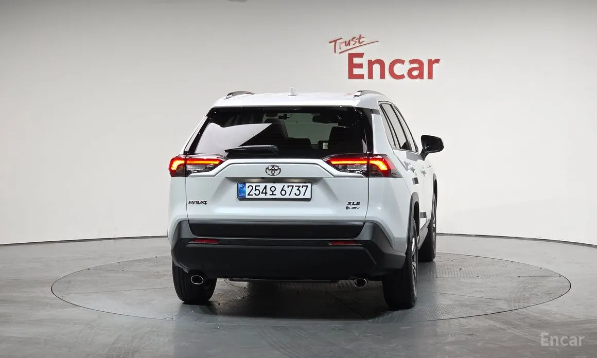 Фото 4 - Toyota RAV4