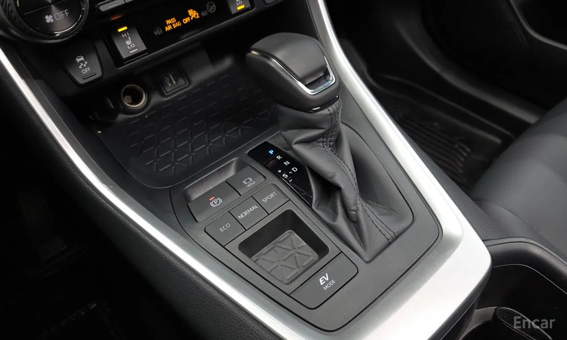 Фото 9 - Toyota RAV4