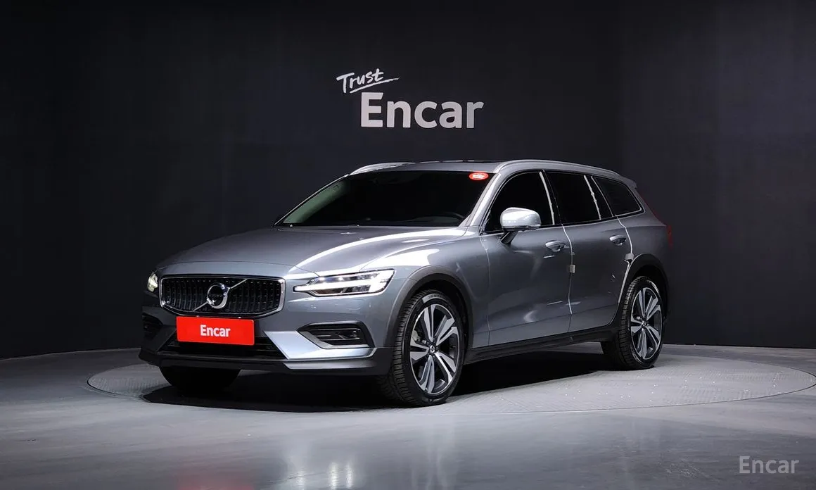 Фото 1 - Volvo V60