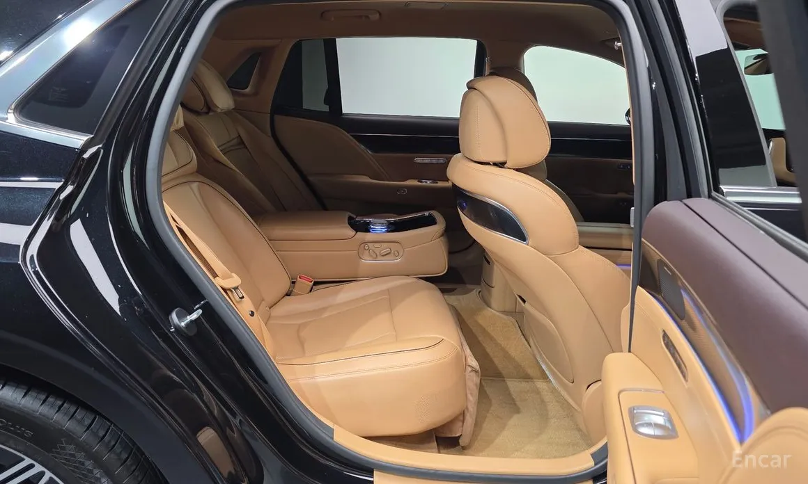 Фото 12 - Genesis G90