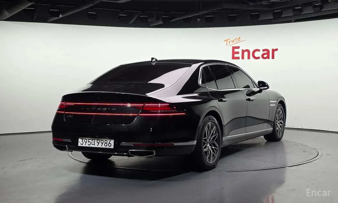 Фото 2 - Genesis G90