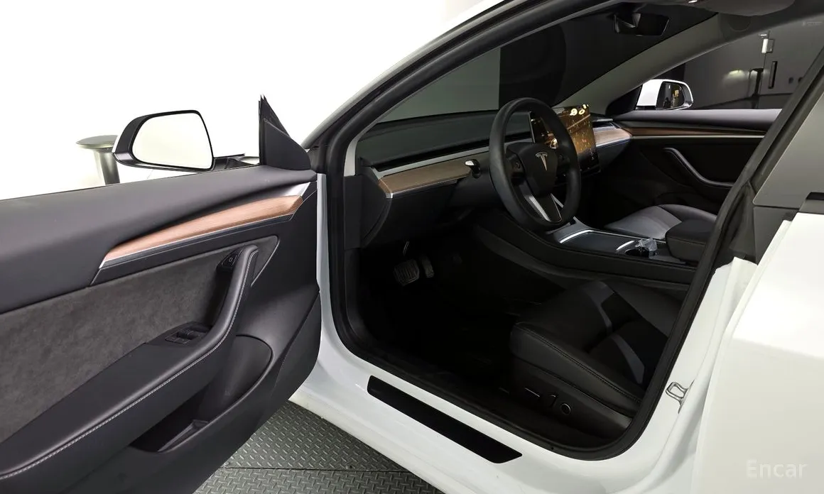 Фото 10 - Tesla Model 3