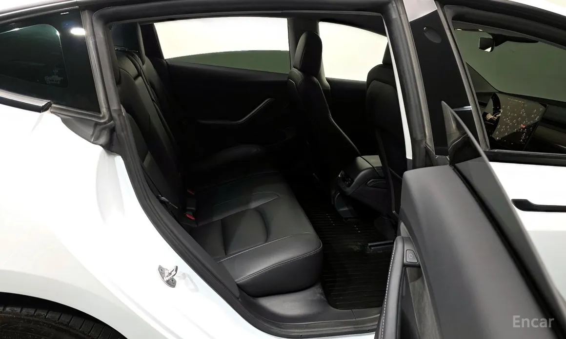 Фото 12 - Tesla Model 3