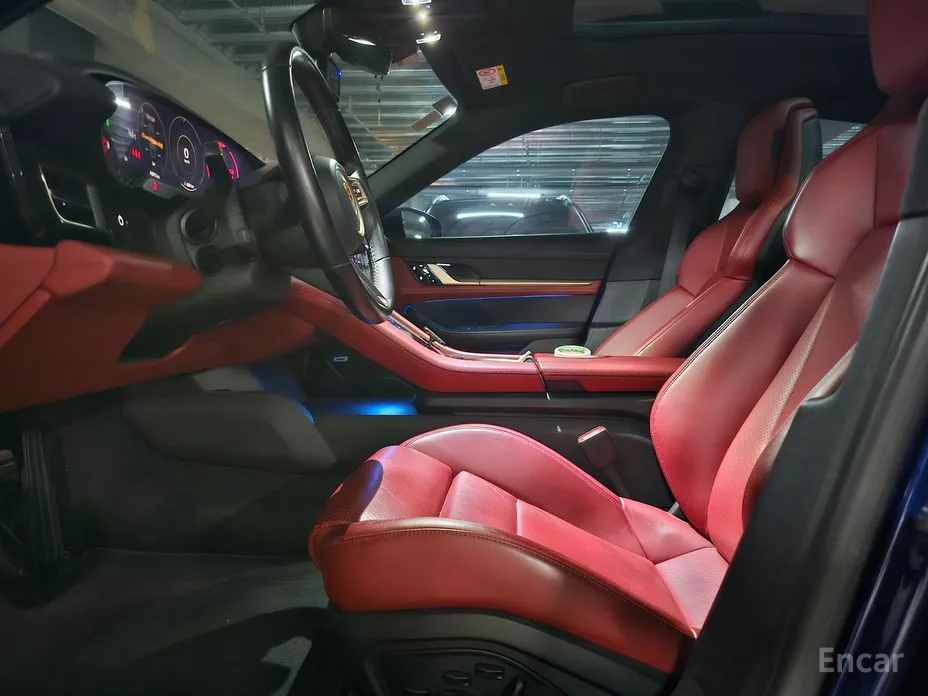 Фото 10 - Porsche Taycan