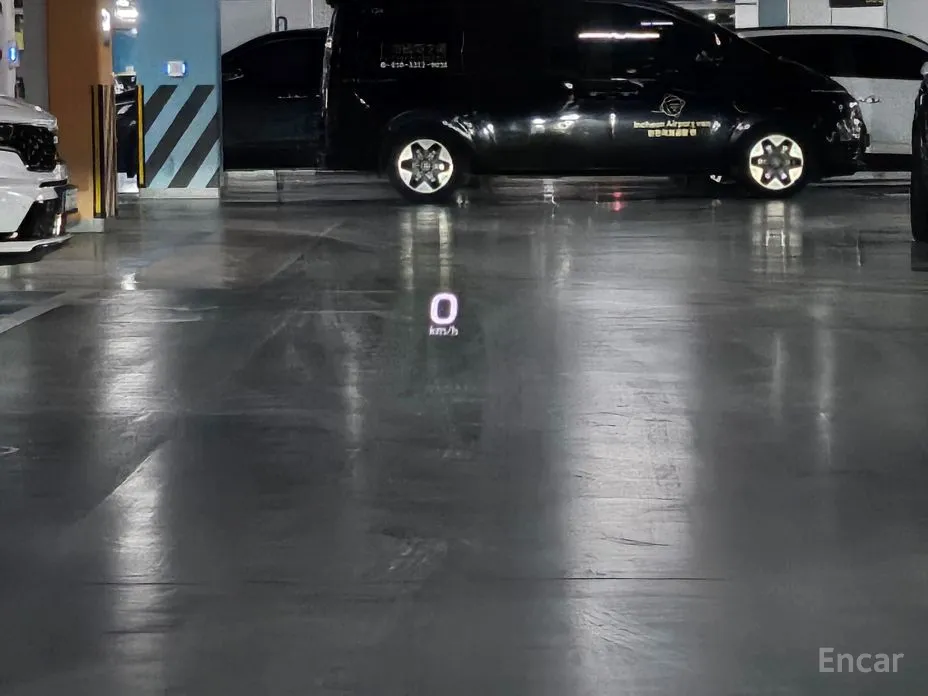 Фото 13 - Porsche Taycan