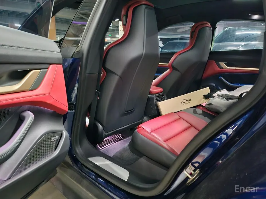 Фото 14 - Porsche Taycan