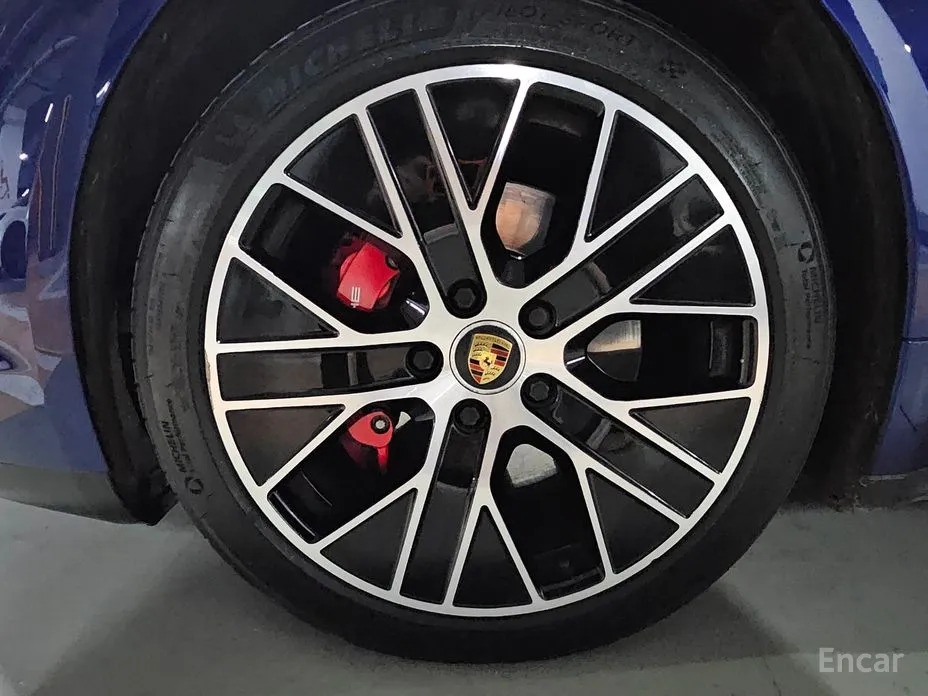 Фото 15 - Porsche Taycan