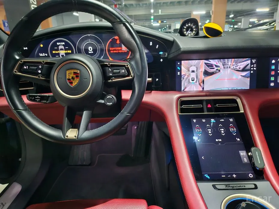 Фото 17 - Porsche Taycan