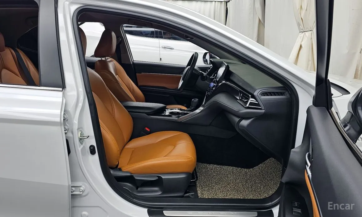 Фото 11 - Toyota Camry