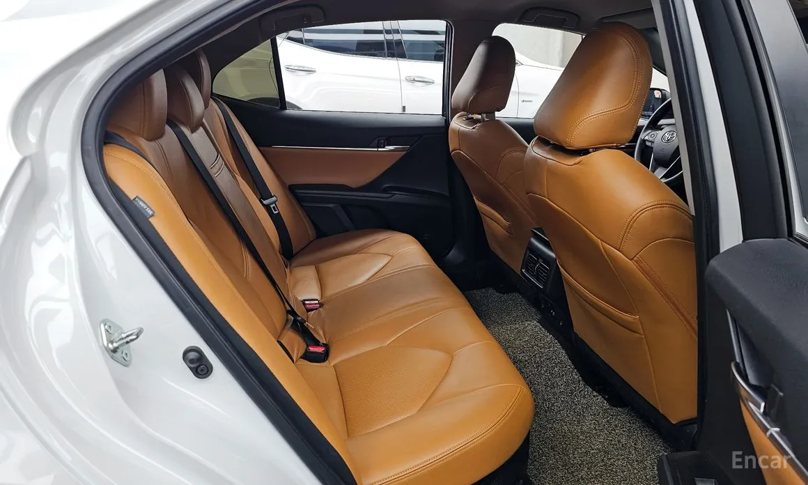 Фото 12 - Toyota Camry