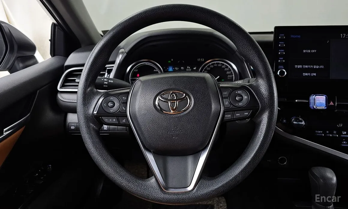 Фото 13 - Toyota Camry