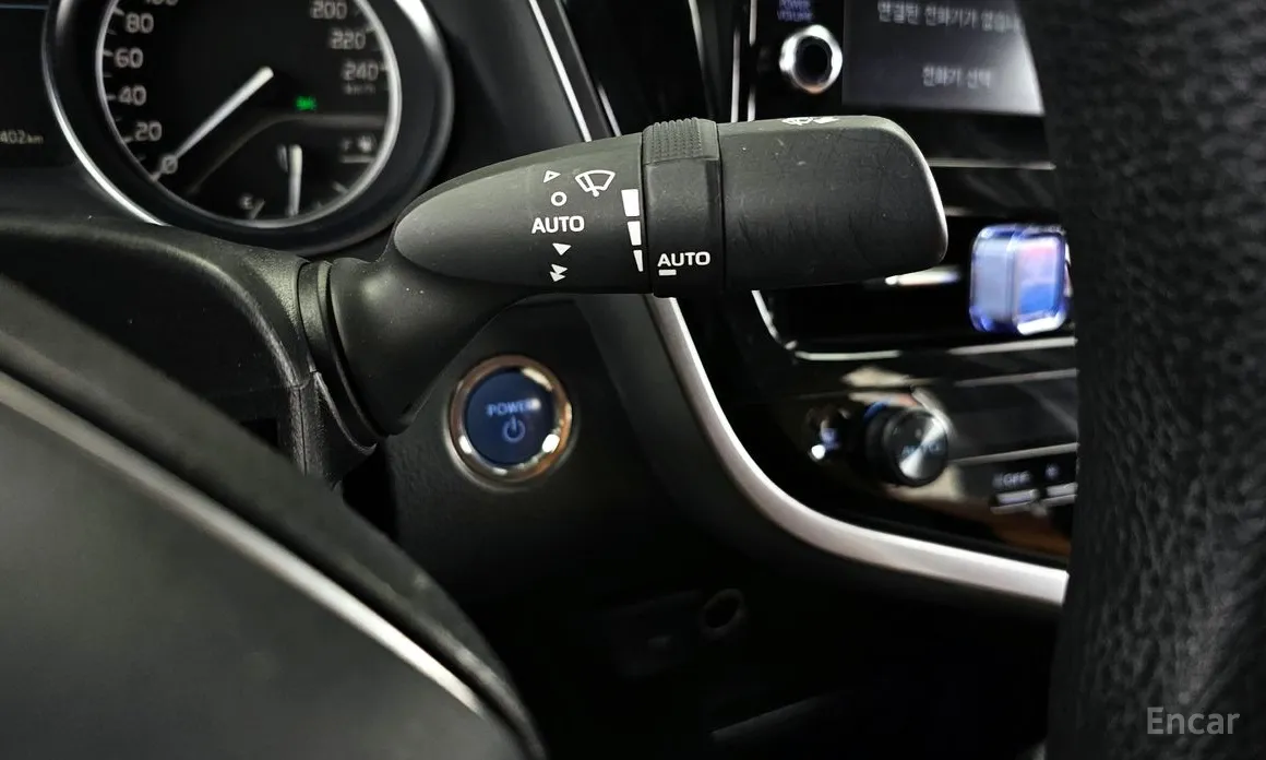 Фото 14 - Toyota Camry