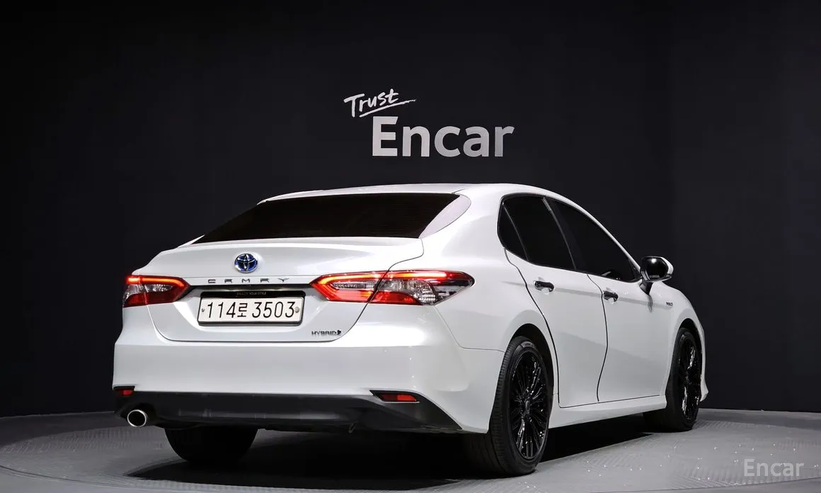 Фото 2 - Toyota Camry