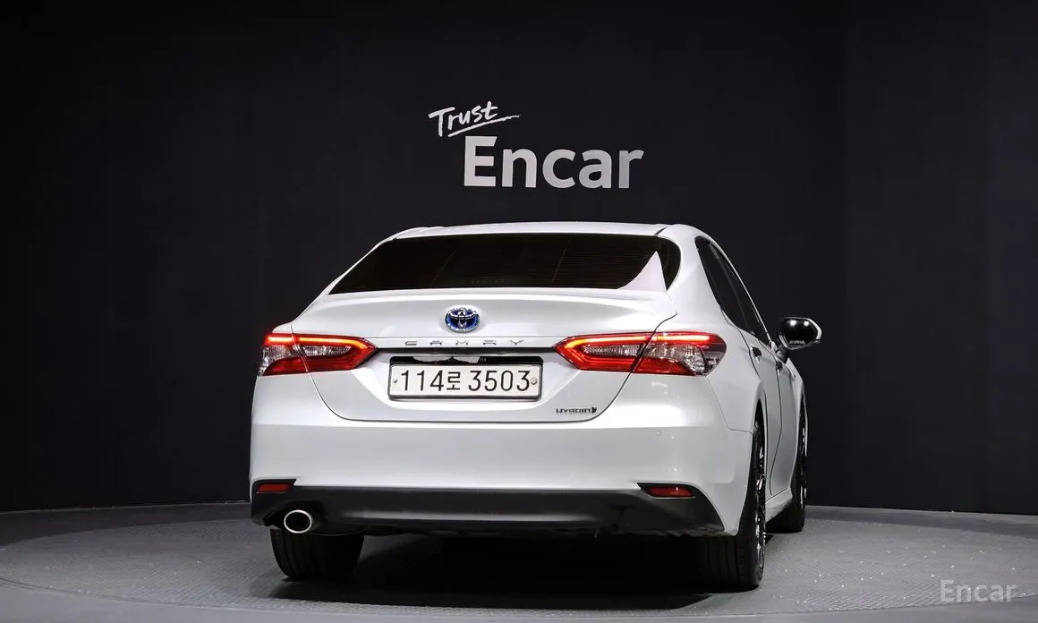 Фото 4 - Toyota Camry