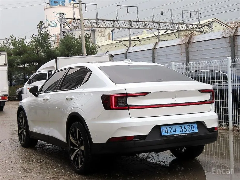 Фото 3 - Polestar 2