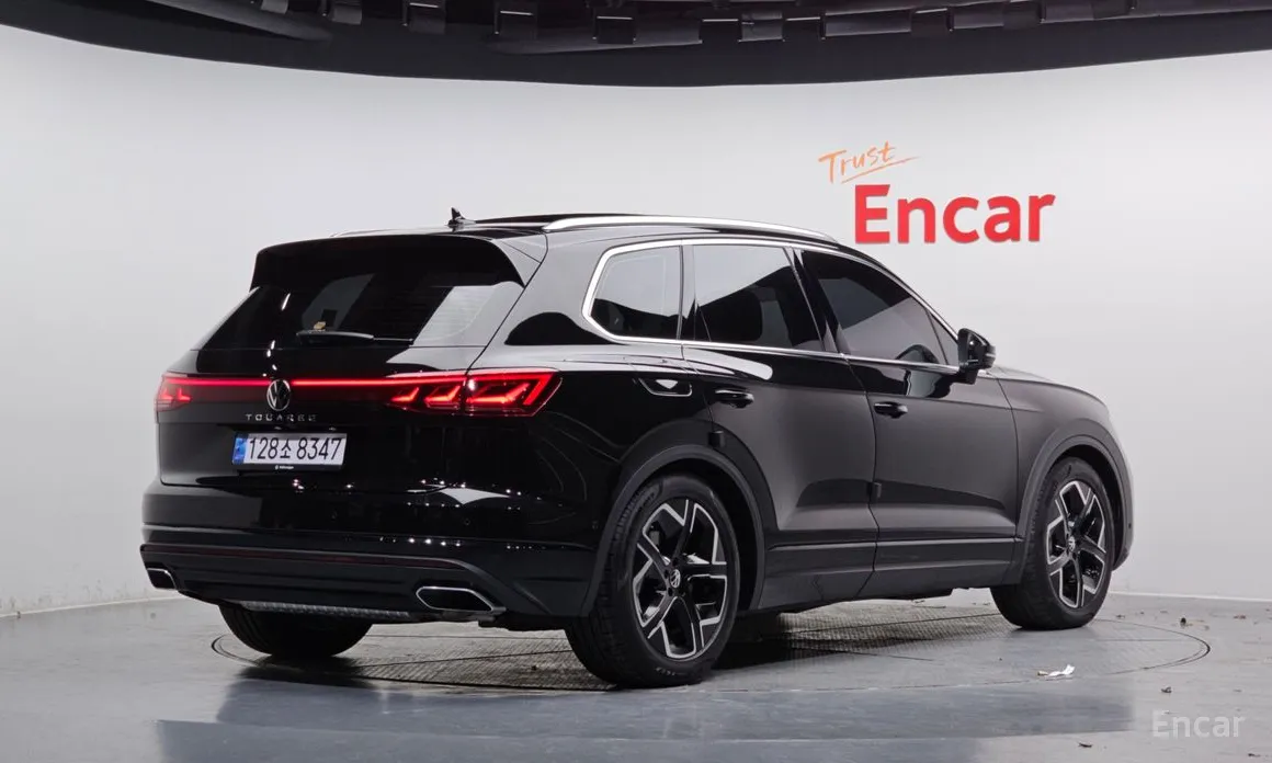 Фото 2 - Volkswagen Touareg