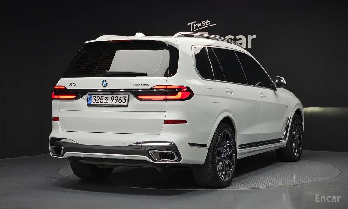 Photo 2 - BMW X7
