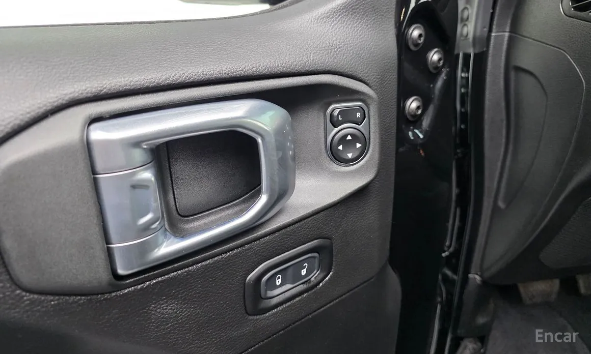 Фото 13 - Jeep Wrangler