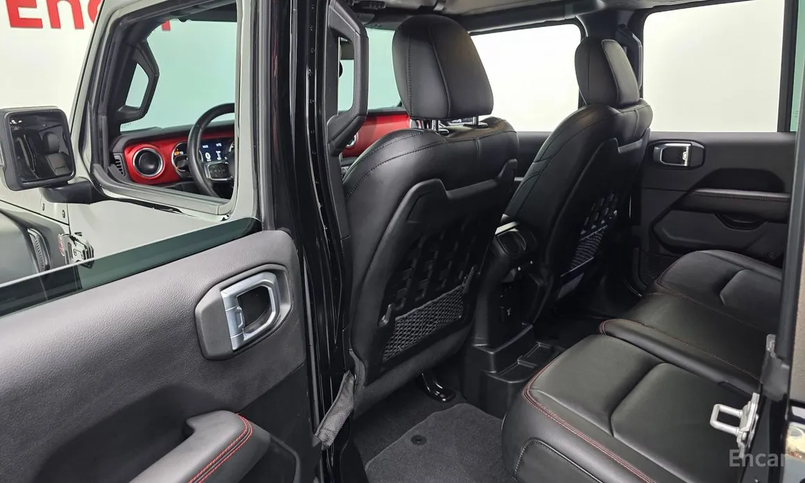 Фото 18 - Jeep Wrangler