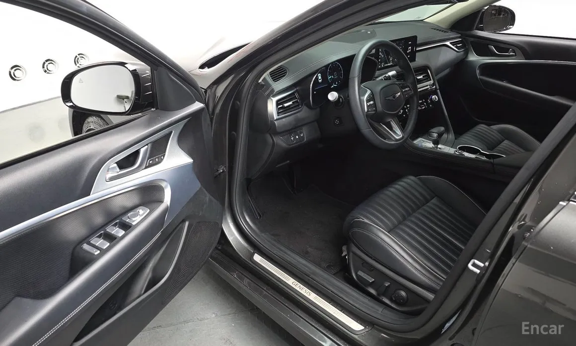 Photo 12 - Genesis G70
