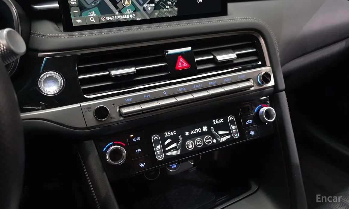 Photo 17 - Genesis G70