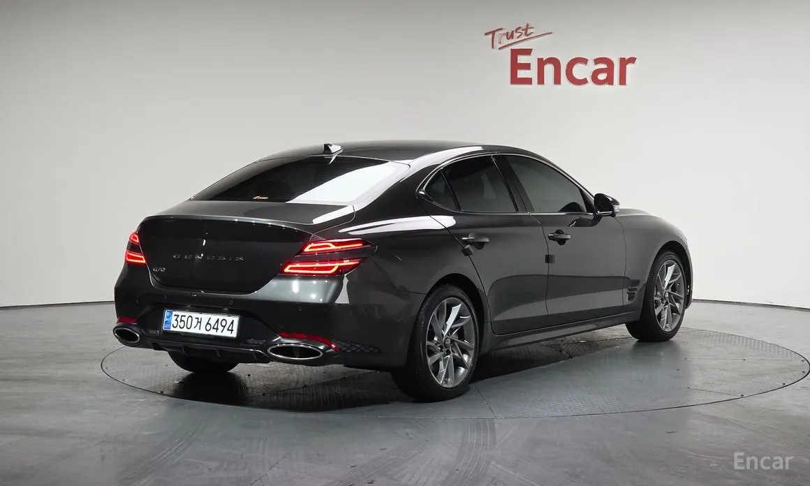 Photo 2 - Genesis G70