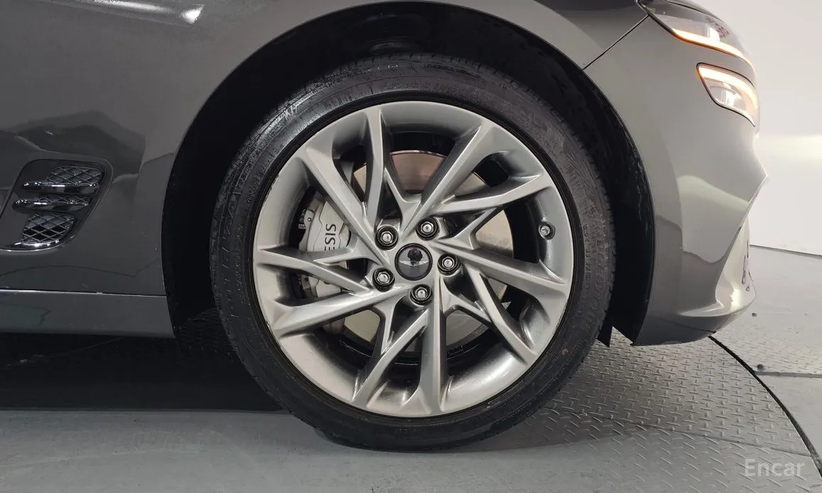 Photo 5 - Genesis G70