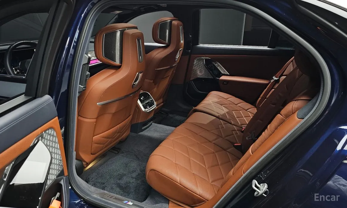 Фото 12 - BMW i7