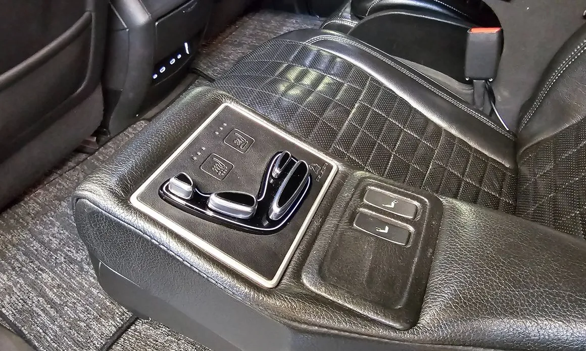 Фото 10 - Cadillac Escalade