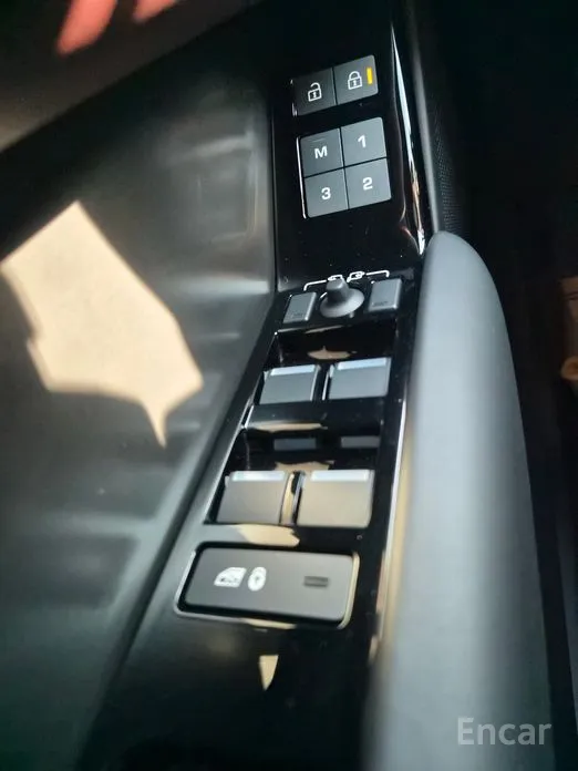 Фото 14 - Land Rover Range Rover Velar