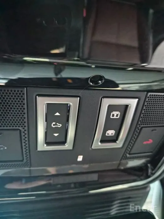 Фото 8 - Land Rover Range Rover Velar