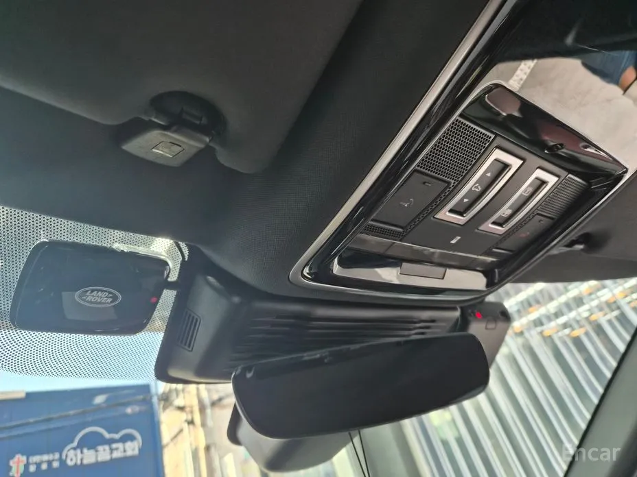 Фото 9 - Land Rover Range Rover Velar