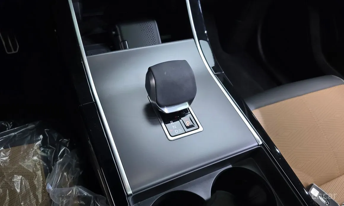 Фото 9 - Land Rover Range Rover Velar