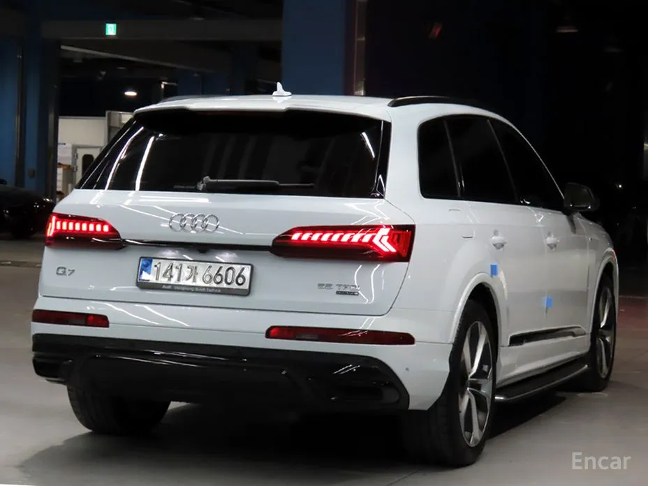 Фото 2 - Audi Q7