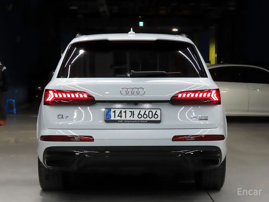 Фото 4 - Audi Q7