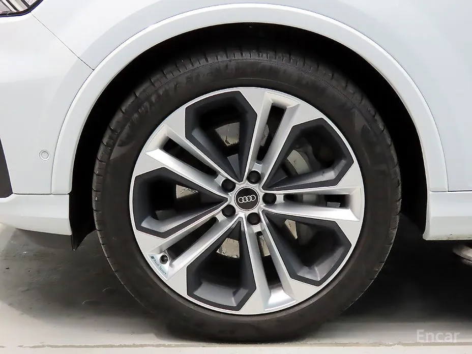 Фото 5 - Audi Q7